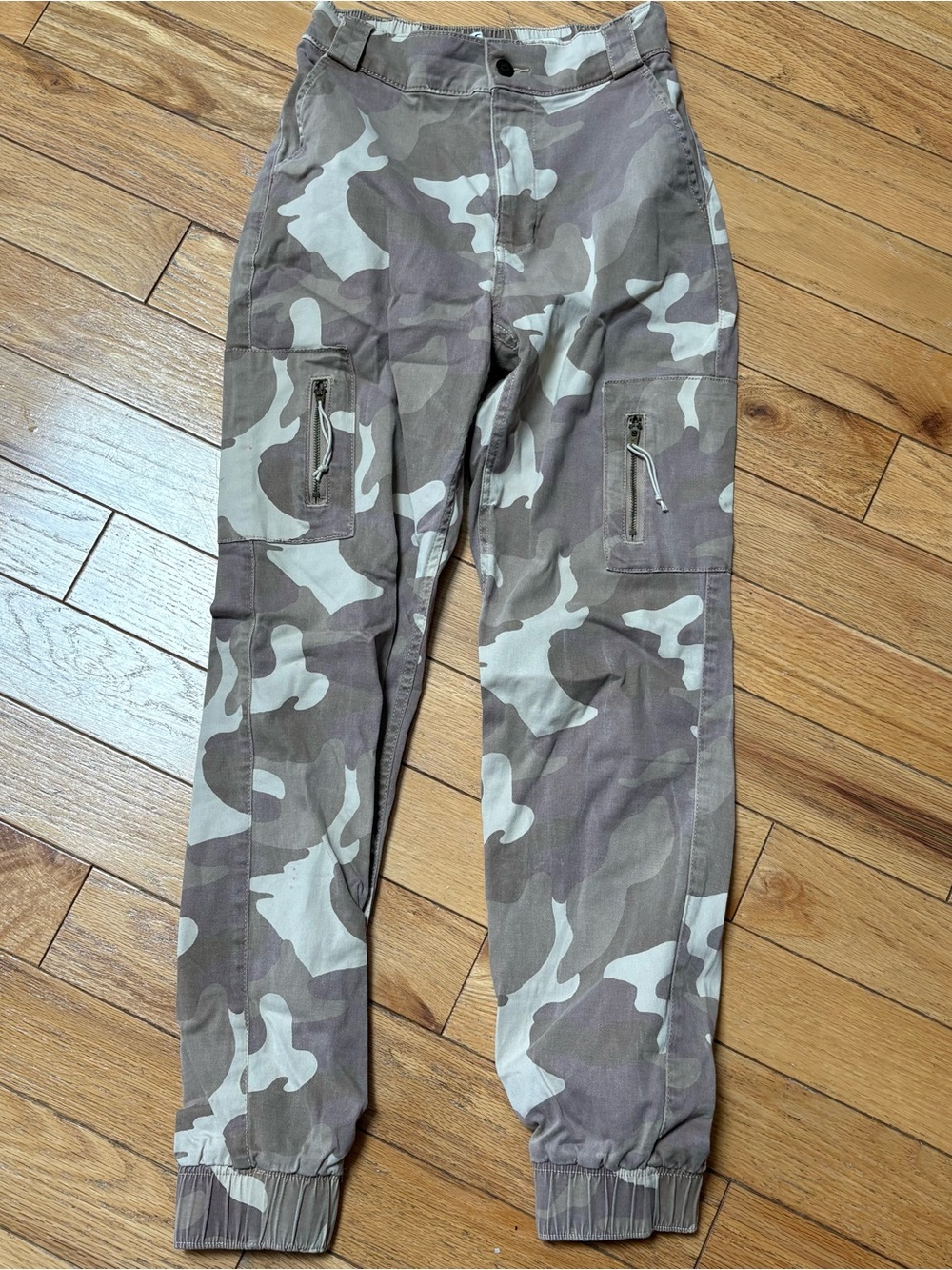 Hollister Women's Camo Skinny Cargo Pants